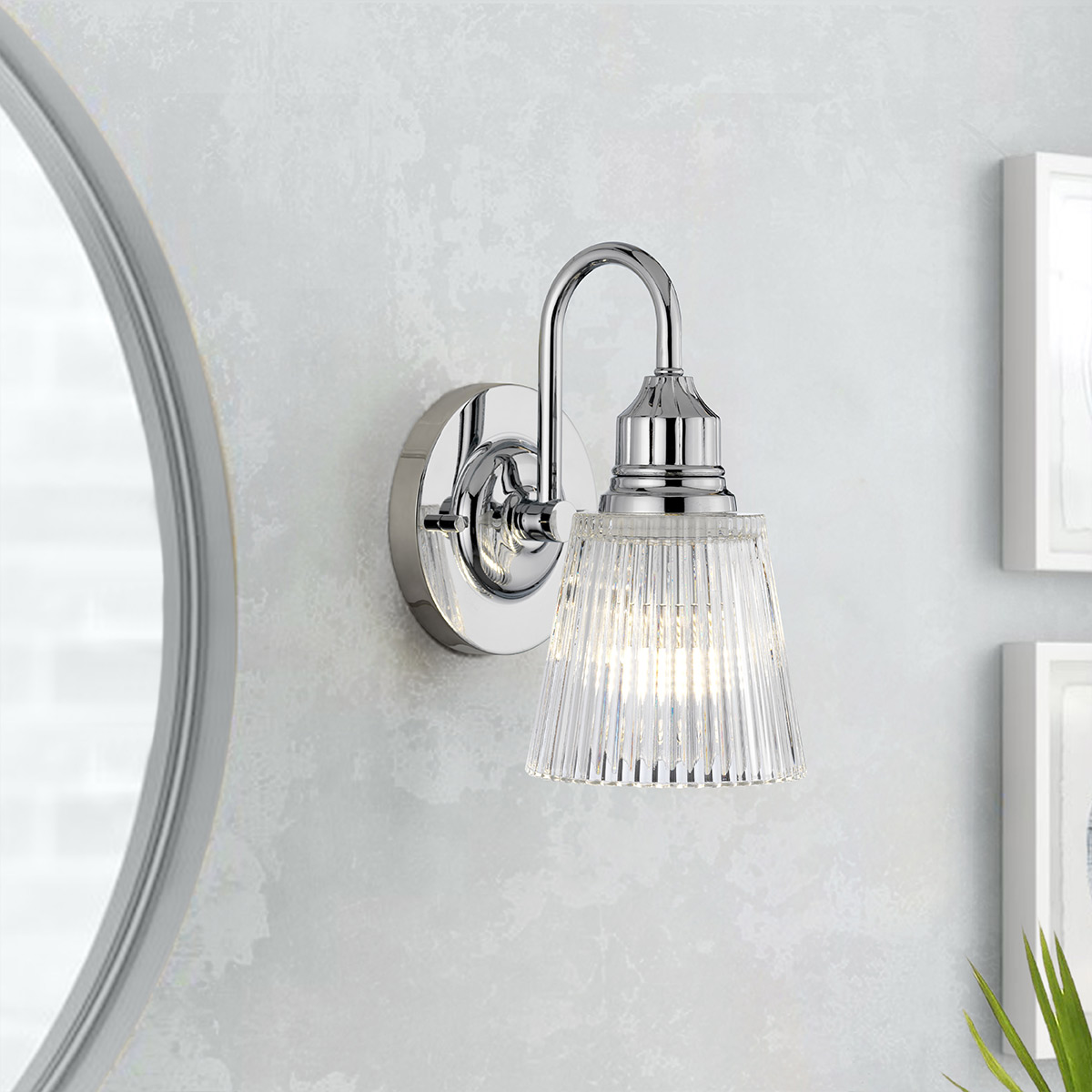 Addison Ø13 Chrome poli lampe de salle de bain De Elstead Lighting - Parfait pour tous ceux qui apprécient à la fois la fonctionnalité et le design dans leur salle de bain.