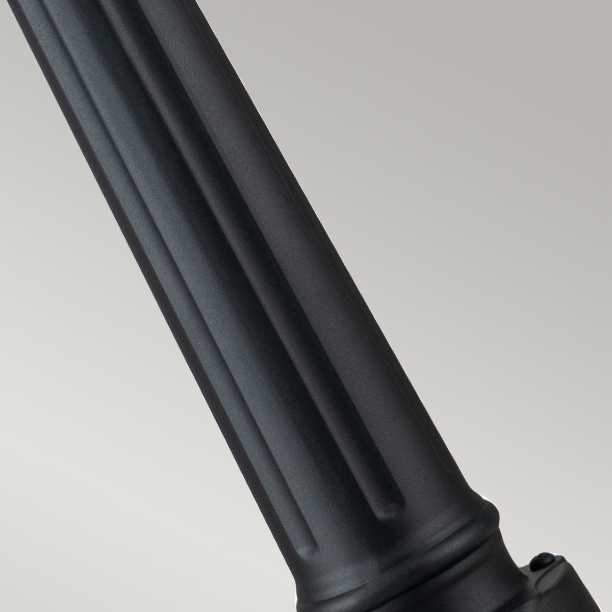 Alford Place 110cm Noir bornes De Elstead Lighting - Alford Place &auml;r en stilren och klassisk pollare som ger din entr&eacute; eller tr&auml;dg&aring;rd en elegant touch.