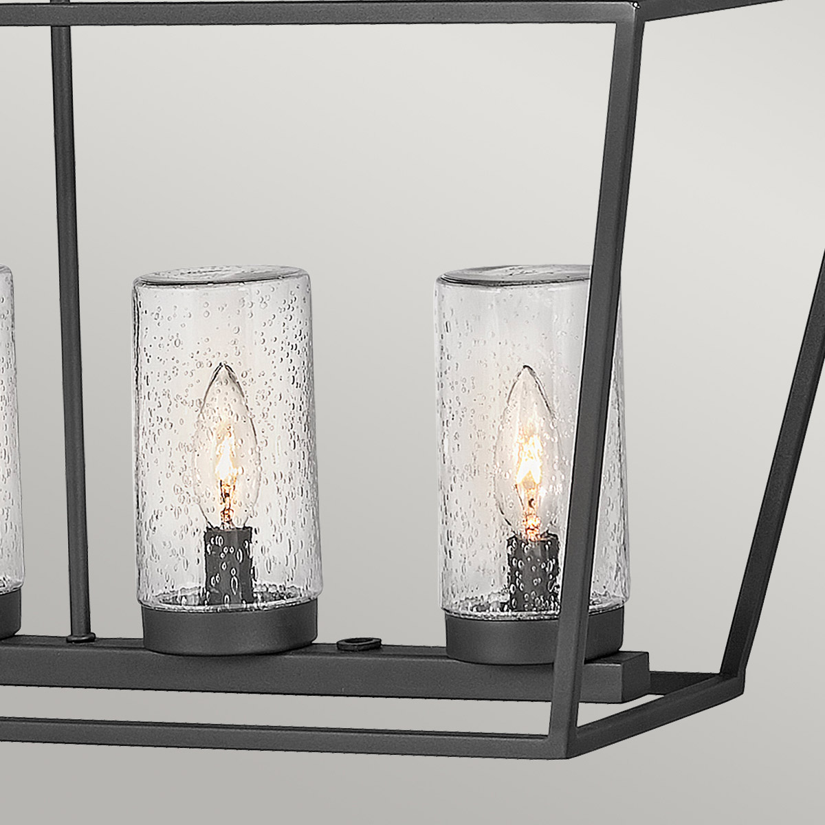 Alford Place 102cm Noir De Elstead Lighting - Alford Place &auml;r en stilfull och tidl&ouml;s takpendel som ger din uteplats, veranda eller entr&eacute; ett elegant uttryck.