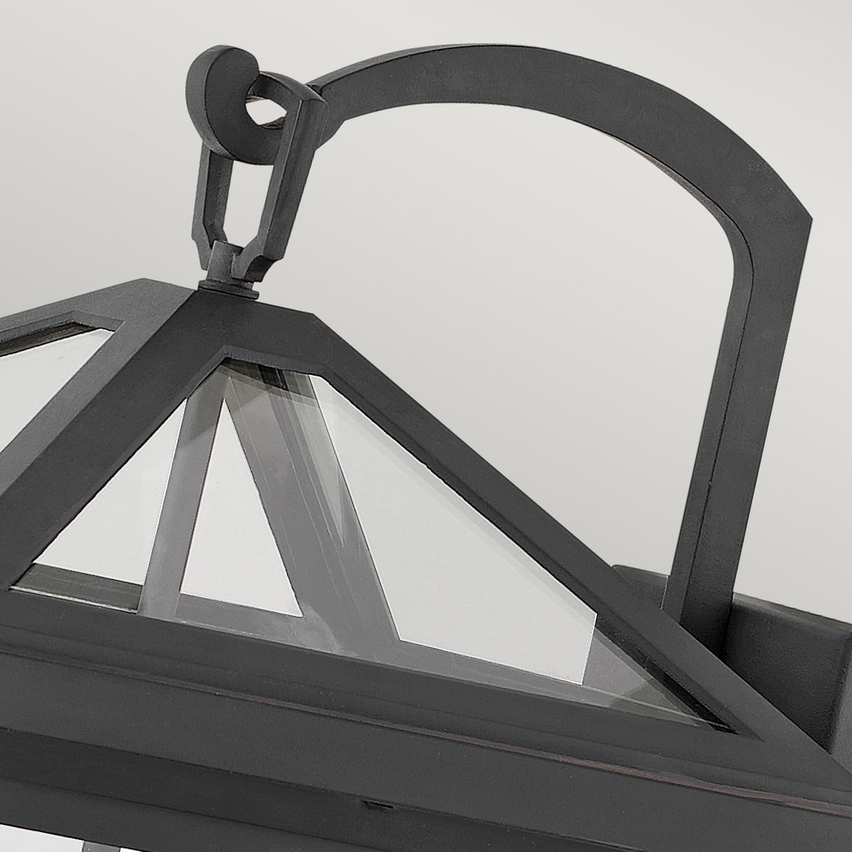 Alford Place 54cm Noir lampe d’extérieur De Elstead Lighting - Alford Place &auml;r en klassisk och elegant fasadlampa som kombinerar tidl&ouml;s design med h&ouml;g kvalitet.