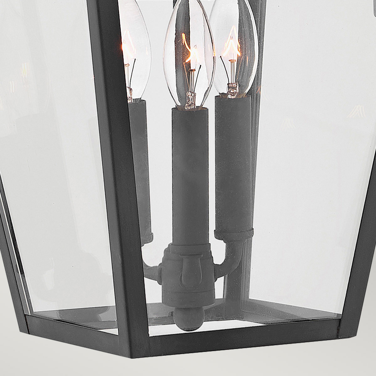 Alford Place 54cm Noir lampe d’extérieur De Elstead Lighting - Alford Place &auml;r en klassisk och elegant fasadlampa som kombinerar tidl&ouml;s design med h&ouml;g kvalitet.