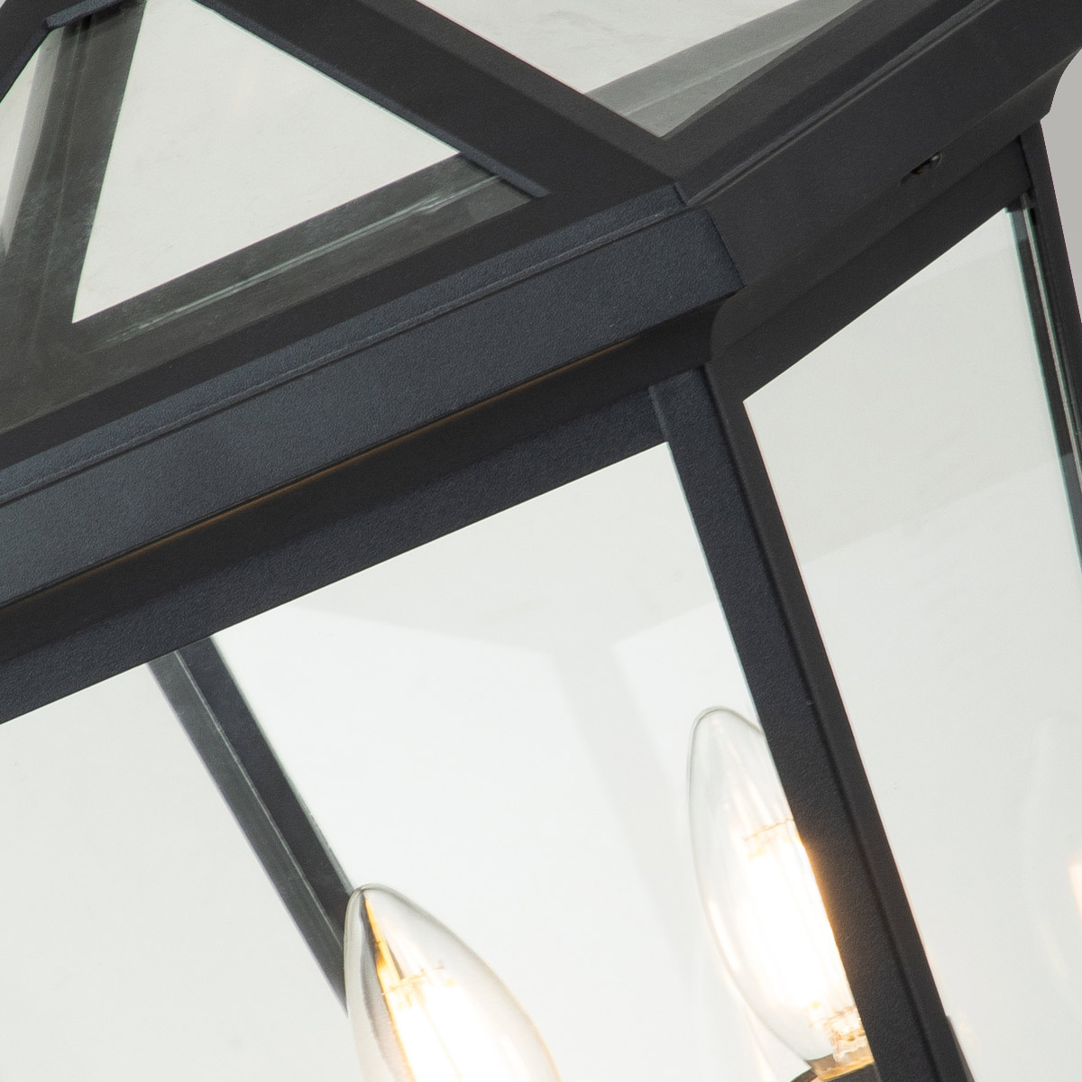 Alford Place 50cm Noir De Elstead Lighting - Avec un indice de protection IP44, il est r&eacute;sistant &agrave; l'humidit&eacute; et aux intemp&eacute;ries et donc id&eacute;al pour une utilisation en ext&eacute;rieur.