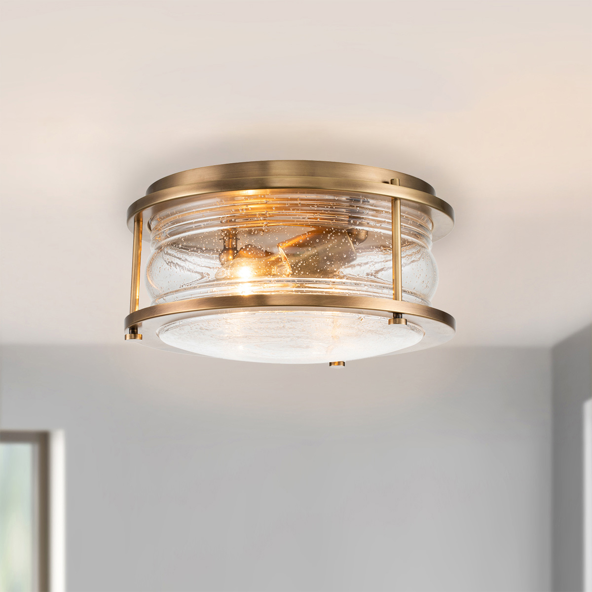 Ashland Bay Ø30 Laiton lampe de salle de bain De Elstead Lighting - Ashland Bay est une lampe de salle de bain élégante et classique qui allie robustesse et design intemporel.