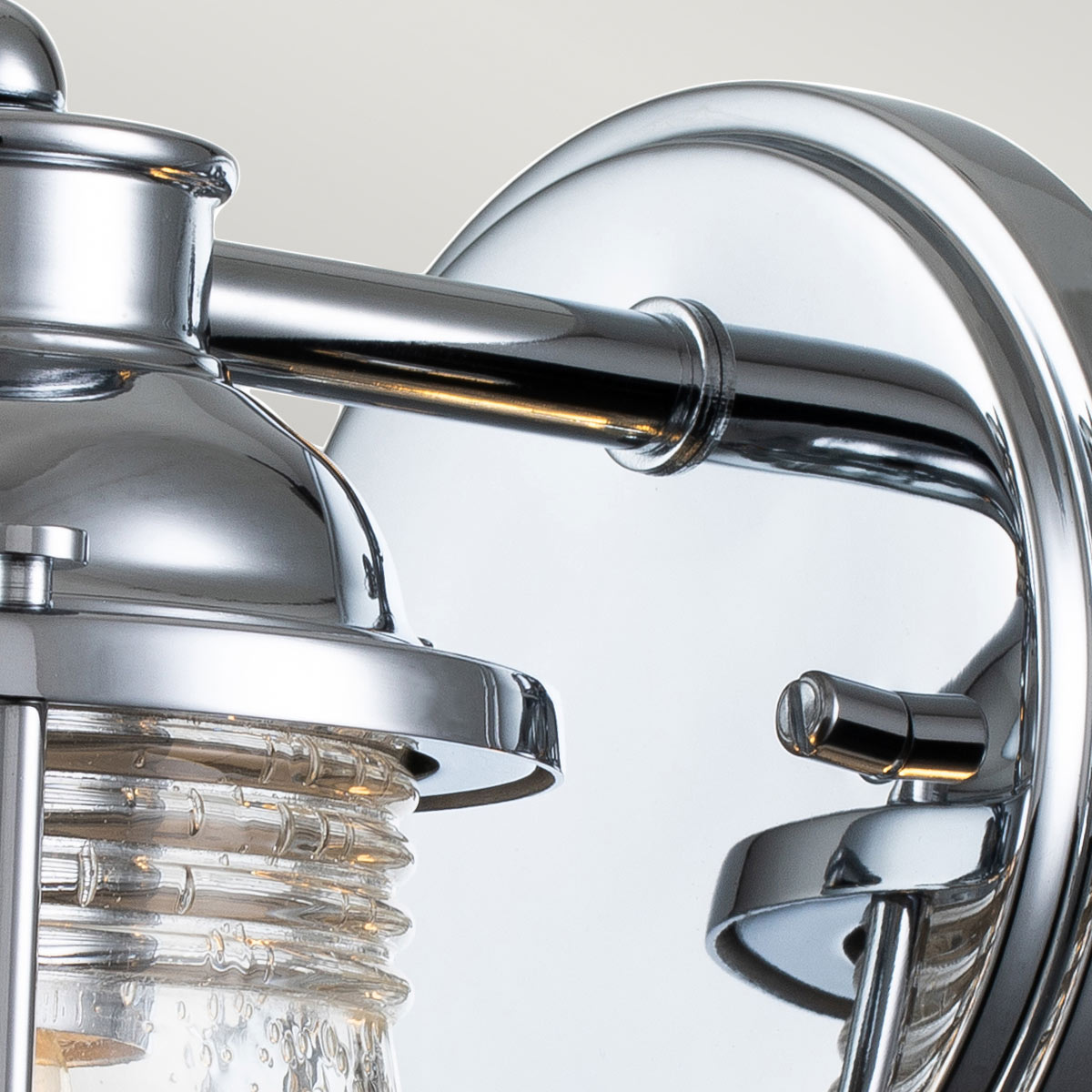 Ashland Bay 20cm Chrome lampe de salle de bain De Elstead Lighting - Ashland Bay est une lampe de salle de bain élégante et classique qui allie robustesse et design intemporel.