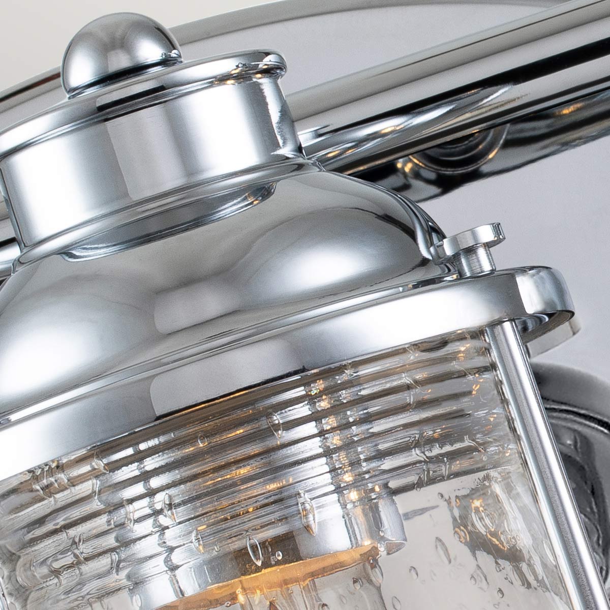 Ashland Bay 60cm Chrome lampe de salle de bain De Elstead Lighting - Ashland Bay est une lampe de salle de bain élégante et classique qui allie robustesse et design intemporel.