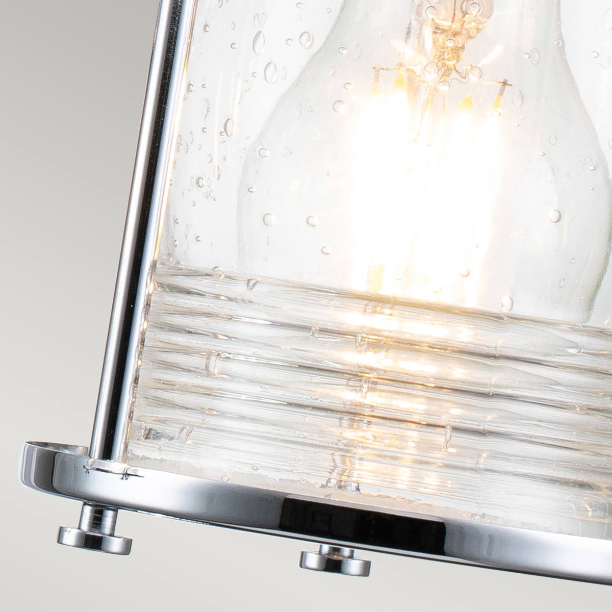 Ashland Bay 60cm Chrome lampe de salle de bain De Elstead Lighting - Ashland Bay est une lampe de salle de bain élégante et classique qui allie robustesse et design intemporel.