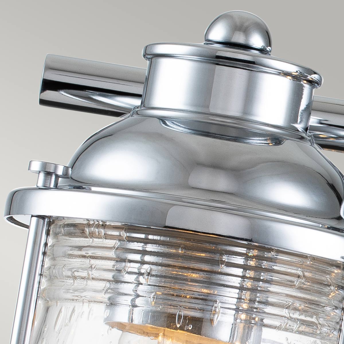 Ashland Bay 60cm Chrome lampe de salle de bain De Elstead Lighting - Ashland Bay est une lampe de salle de bain élégante et classique qui allie robustesse et design intemporel.