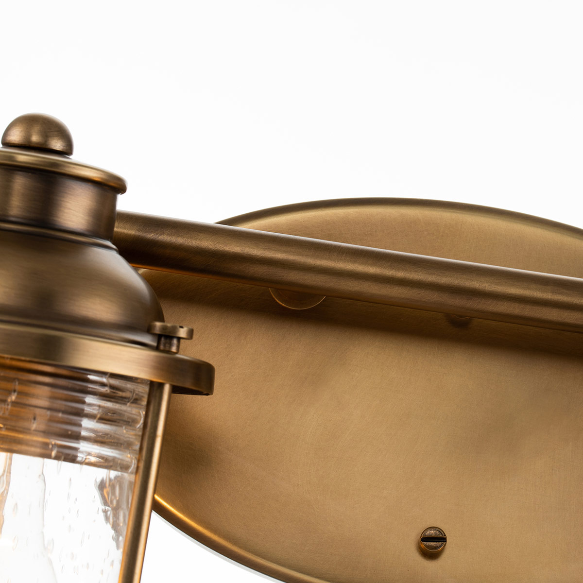 Ashland Bay 85cm Laiton lampe de salle de bain De Elstead Lighting - Ashland Bay est une lampe de salle de bain élégante et classique qui allie robustesse et design intemporel.