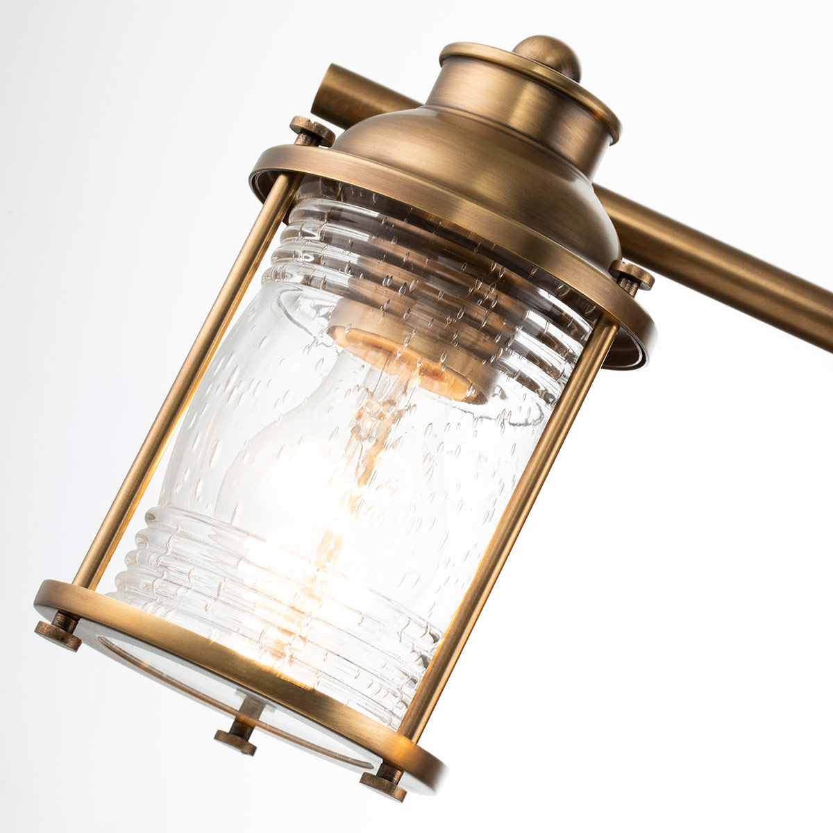 Ashland Bay 85cm Laiton lampe de salle de bain De Elstead Lighting - Ashland Bay est une lampe de salle de bain élégante et classique qui allie robustesse et design intemporel.