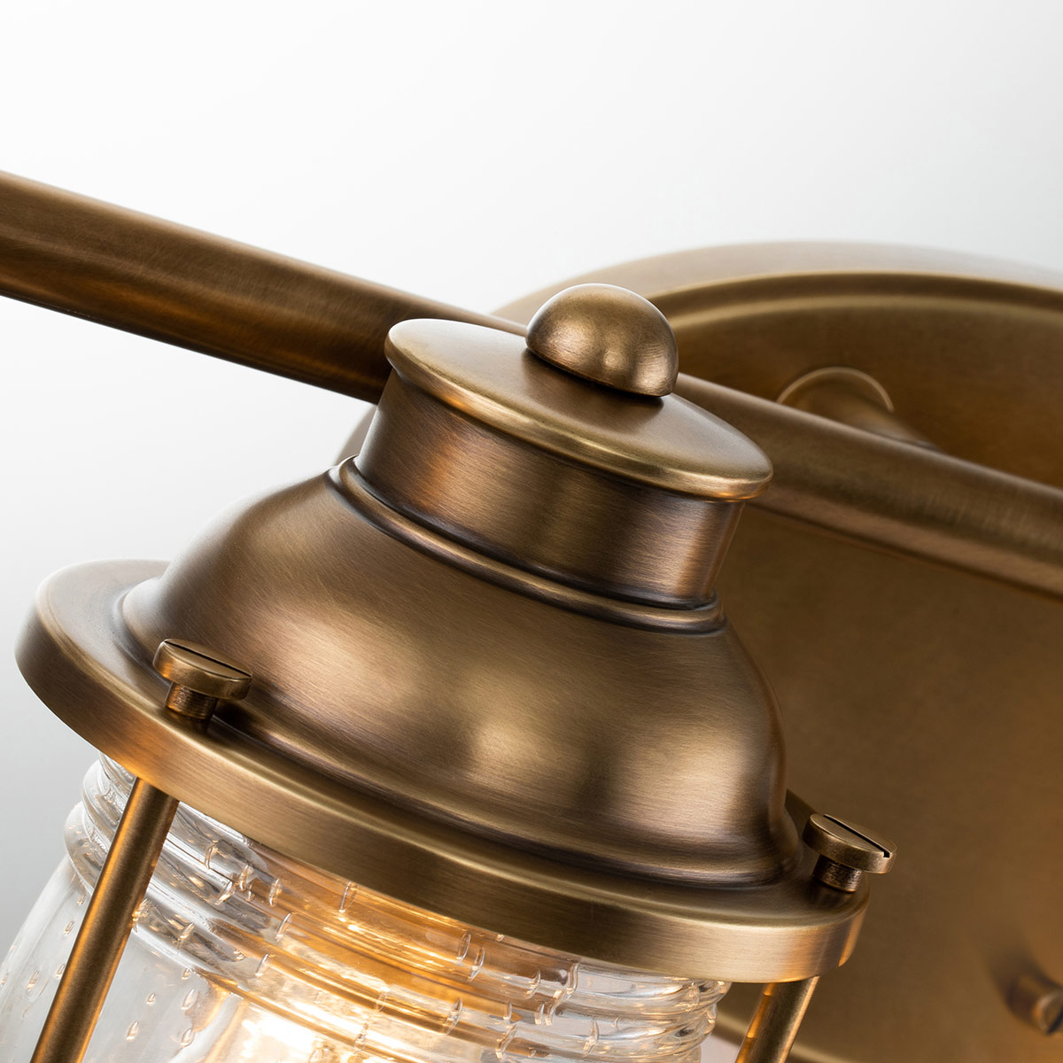 Ashland Bay 85cm Laiton lampe de salle de bain De Elstead Lighting - Ashland Bay est une lampe de salle de bain élégante et classique qui allie robustesse et design intemporel.