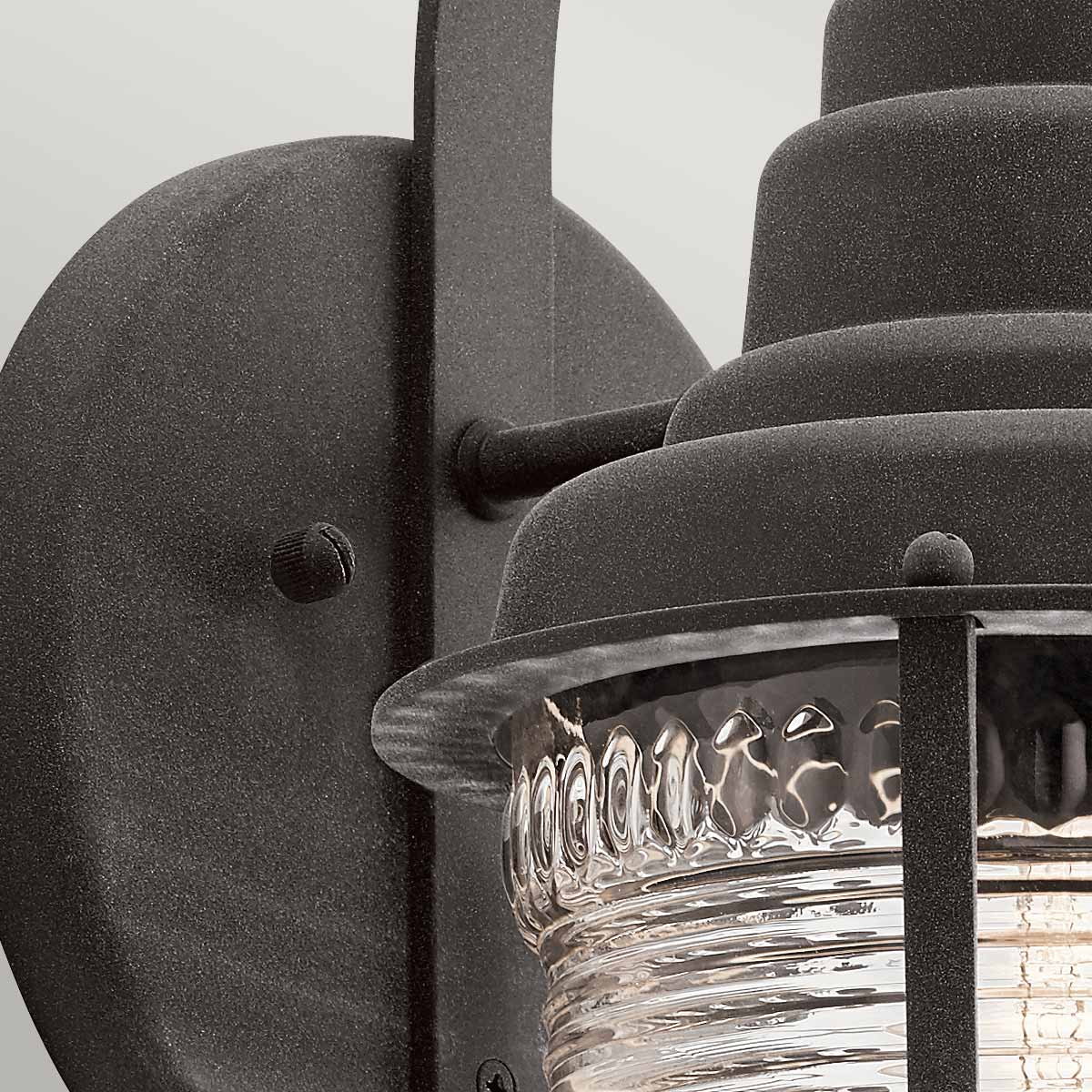 Chance Harbor 37cm Zinc lampe d’extérieur De Elstead Lighting - Chance Harbor &auml;r en klassisk och robust fasadlampa med en design inspirerad av maritim stil.