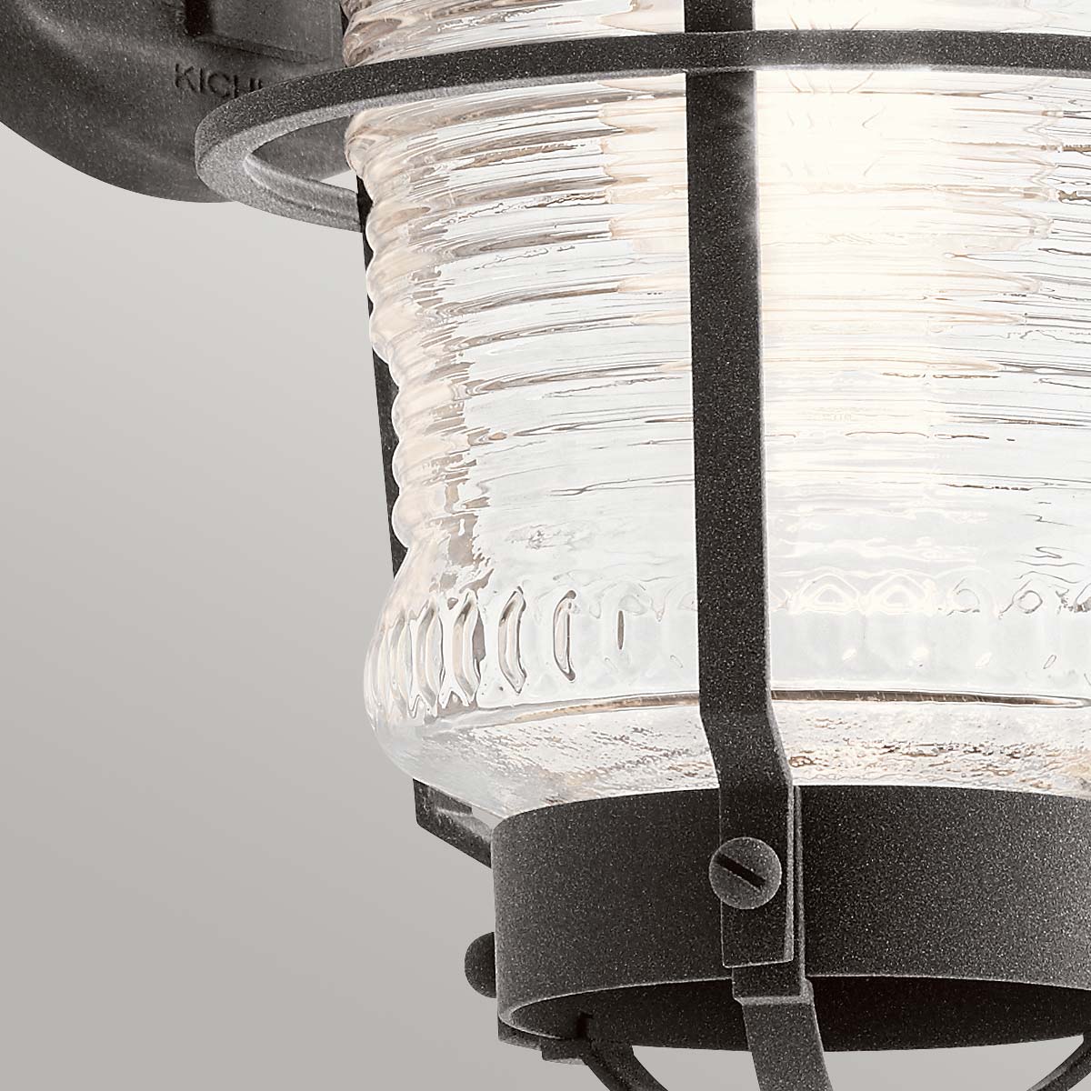 Chance Harbor 37cm Zinc lampe d’extérieur De Elstead Lighting - Chance Harbor &auml;r en klassisk och robust fasadlampa med en design inspirerad av maritim stil.