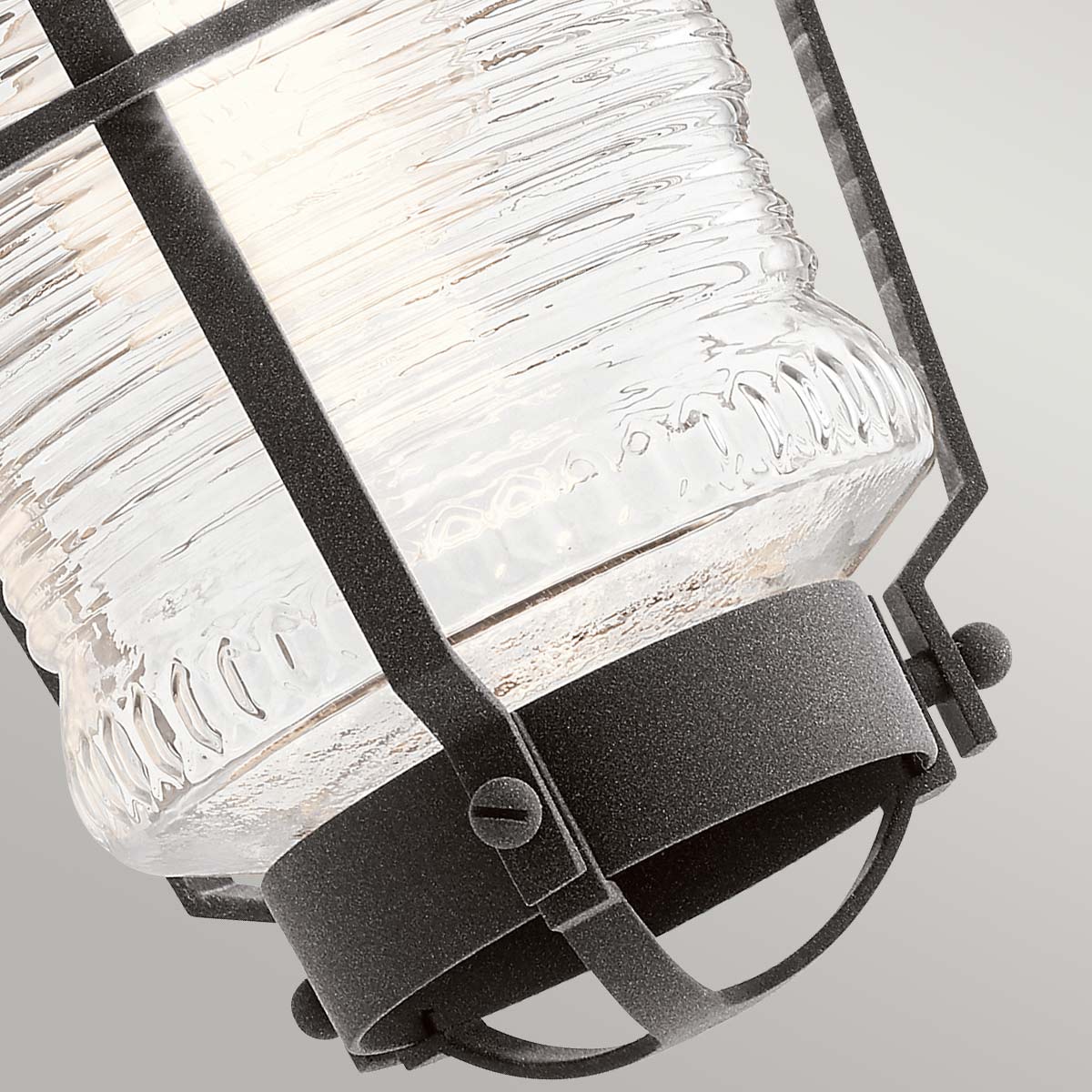 Chance Harbor 37cm Zinc lampe d’extérieur De Elstead Lighting - Chance Harbor &auml;r en klassisk och robust fasadlampa med en design inspirerad av maritim stil.