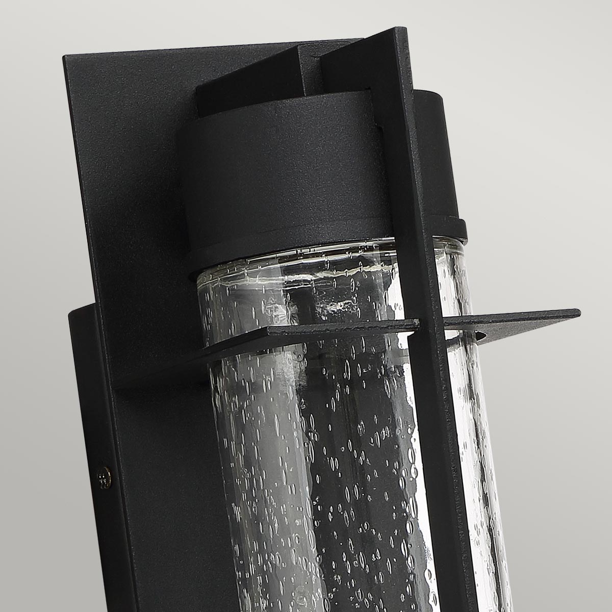 Eames 36cm Noir lampe d’extérieur De Elstead Lighting - Eames &auml;r en modern och stilren fasadlampa med en industriell touch.