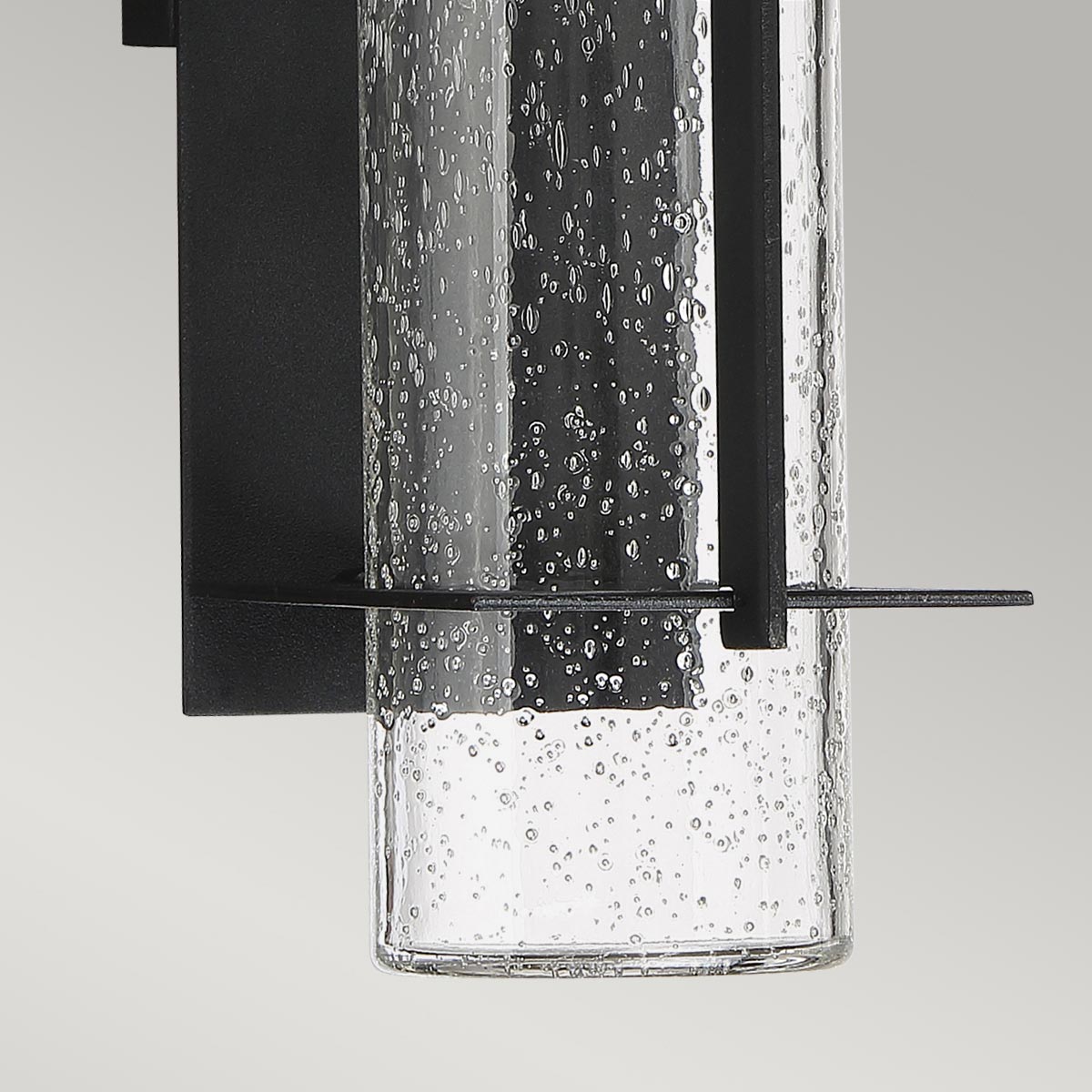 Eames 36cm Noir lampe d’extérieur De Elstead Lighting - Eames &auml;r en modern och stilren fasadlampa med en industriell touch.