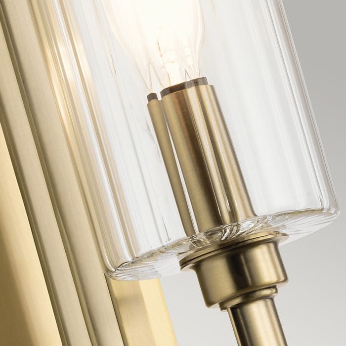 Kimrose 35cm Laiton brossé applique murale De Elstead Lighting - L'abat-jour cylindrique en verre est transparent et pr&eacute;sente des rainures verticales, cr&eacute;ant un effet d'&eacute;clairage unique et subtil.