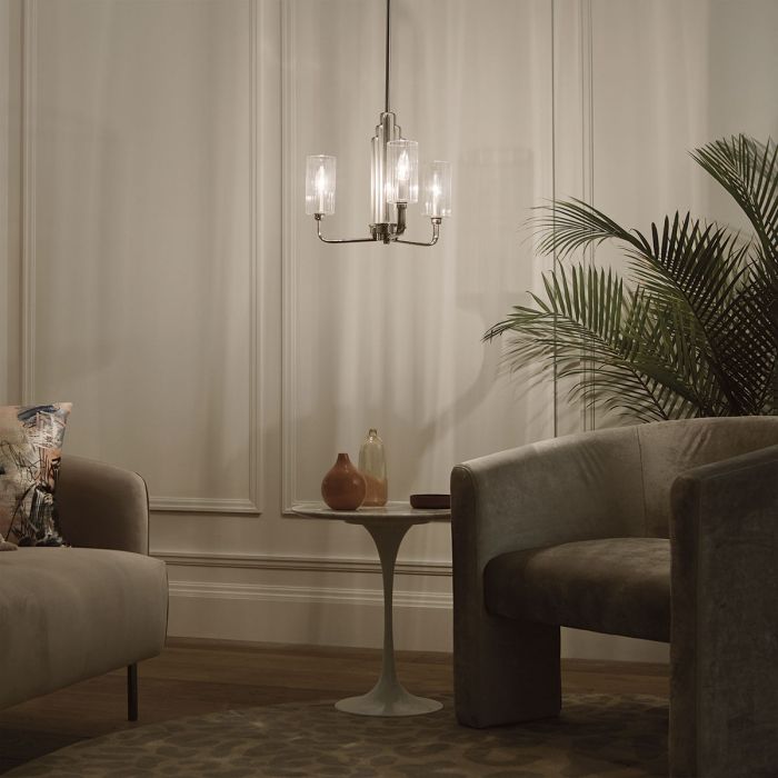 Kimrose Ø45 Nickel suspension De Elstead Lighting - Les abat-jour cylindriques en verre sont transparents et présentent des rainures verticales, créant un effet d'éclairage unique et subtil.