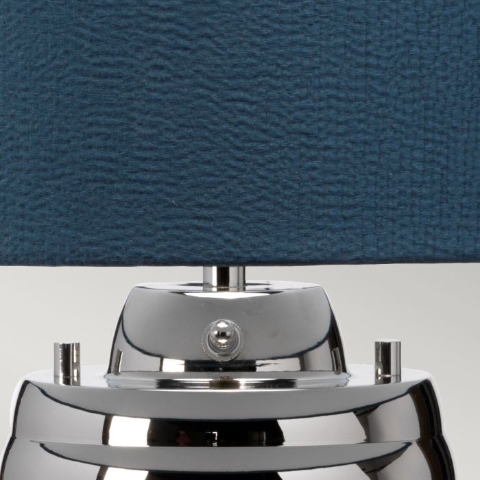 Milne 64cm Bleu lampe de table De Elstead Lighting - Till sk&auml;rmen beh&ouml;vs en E27 ljusk&auml;lla (ej inkluderad) och till basen ing&aring;r en utbytbar 8W LED GU10-lampa, som ger 560 lumen vid en f&auml;rgtemperatur p&aring; 3000K.