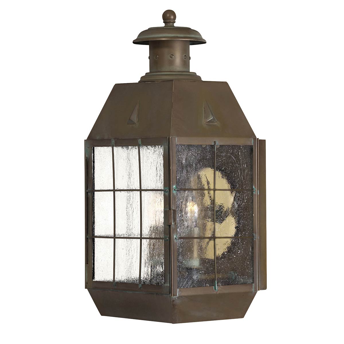 Nantucket 42cm Laiton antique lampe d’extérieur De Elstead Lighting - Tillverkad av massiv m&auml;ssing och glas, erbjuder den en robust och elegant konstruktion som &aring;ldras vackert &ouml;ver tid.