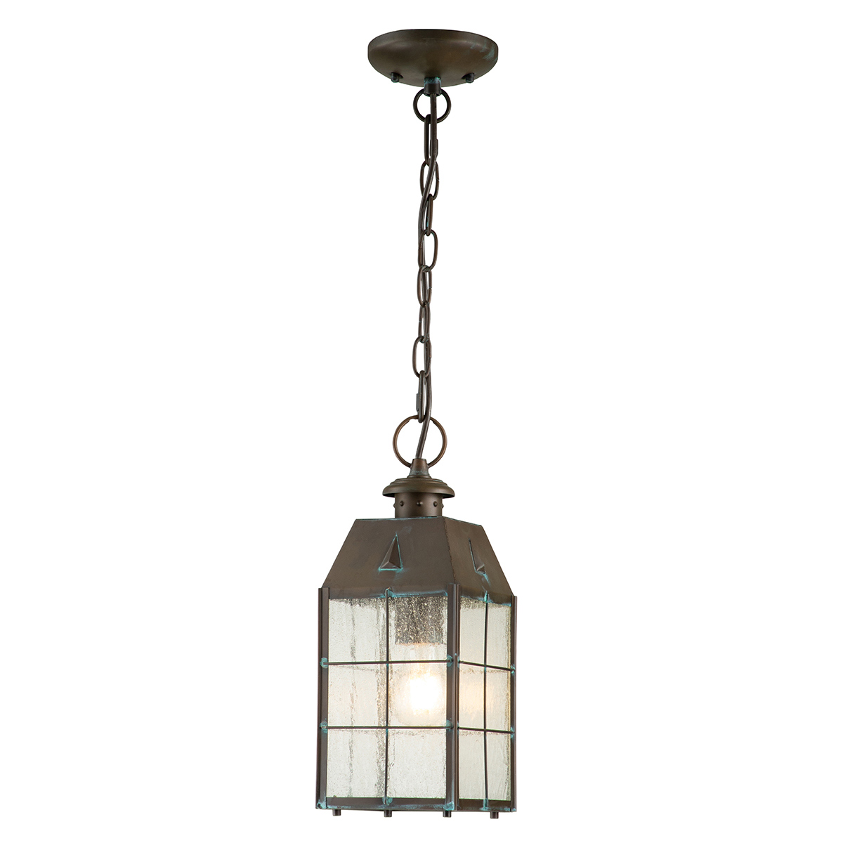 Nantucket 36cm Laiton antique De Elstead Lighting - Tillverkad av massiv m&auml;ssing och glas, erbjuder den en robust och elegant konstruktion som &aring;ldras vackert &ouml;ver tid.