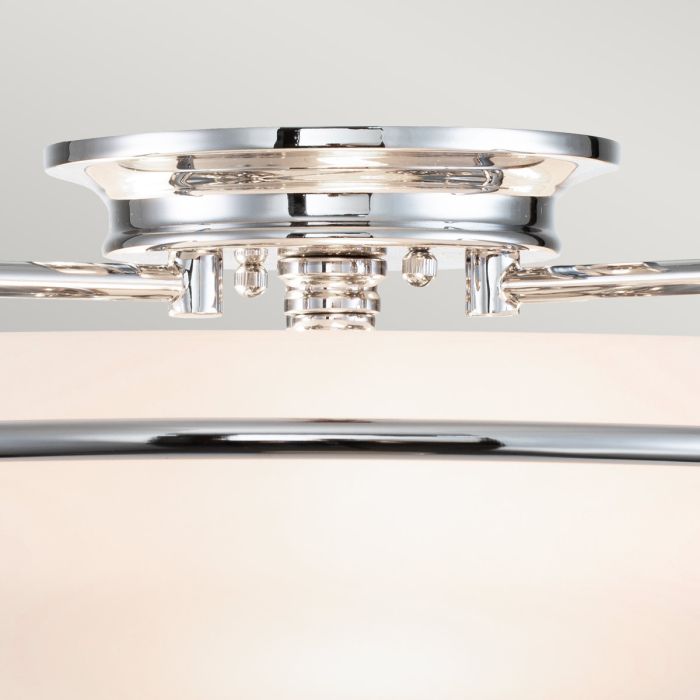 Griffin Ø42 Chrome plafonnier De Elstead Lighting - Den etsade sk&auml;rmen &auml;r vitm&aring;lad p&aring; insidan, vilket sprider ljuset j&auml;mnt och skapar en behaglig belysning i hemmet.