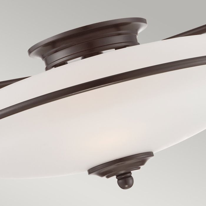 Griffin Ø42 Bronze plafonnier De Elstead Lighting - Den etsade sk&auml;rmen &auml;r vitm&aring;lad p&aring; insidan, vilket sprider ljuset j&auml;mnt och skapar en behaglig belysning i hemmet.