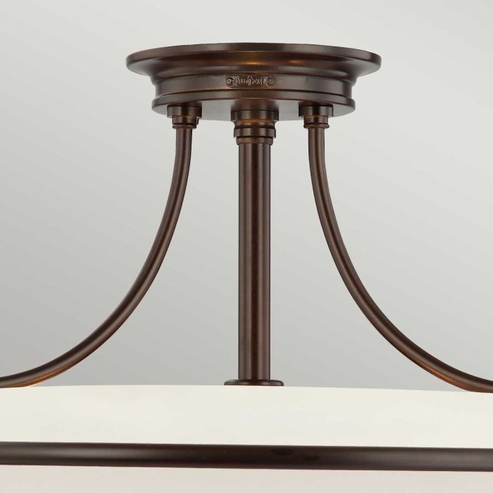Griffin Ø53 Bronze plafonnier De Elstead Lighting - Den etsade sk&auml;rmen &auml;r vitm&aring;lad p&aring; insidan, vilket sprider ljuset j&auml;mnt och skapar en behaglig belysning i hemmet.
