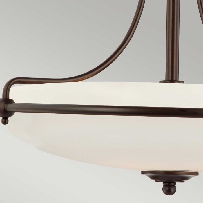 Griffin Ø53 Bronze plafonnier De Elstead Lighting - Den etsade sk&auml;rmen &auml;r vitm&aring;lad p&aring; insidan, vilket sprider ljuset j&auml;mnt och skapar en behaglig belysning i hemmet.