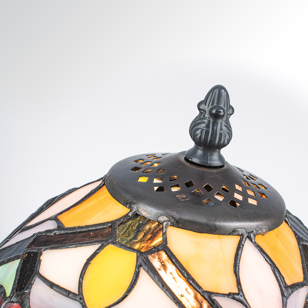 Larissa 37cm Multicolore De Elstead Lighting - Larissa est une lampe de table décorative de style Tiffany classique, fabriquée en acier avec une élégante finition bronze vieilli.