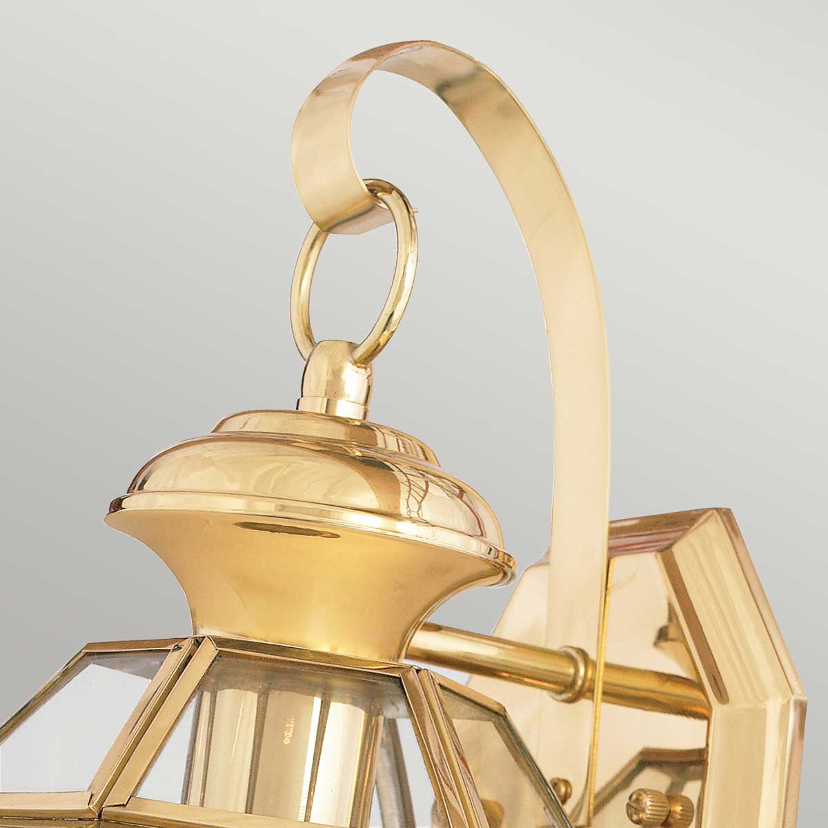 Newbury Laiton poli lampe d’extérieur De Elstead Lighting - L'applique murale Newbury en laiton laqu&eacute; et poli conf&egrave;re &agrave; votre maison un &eacute;clairage de fa&ccedil;ade &eacute;l&eacute;gant et intemporel.