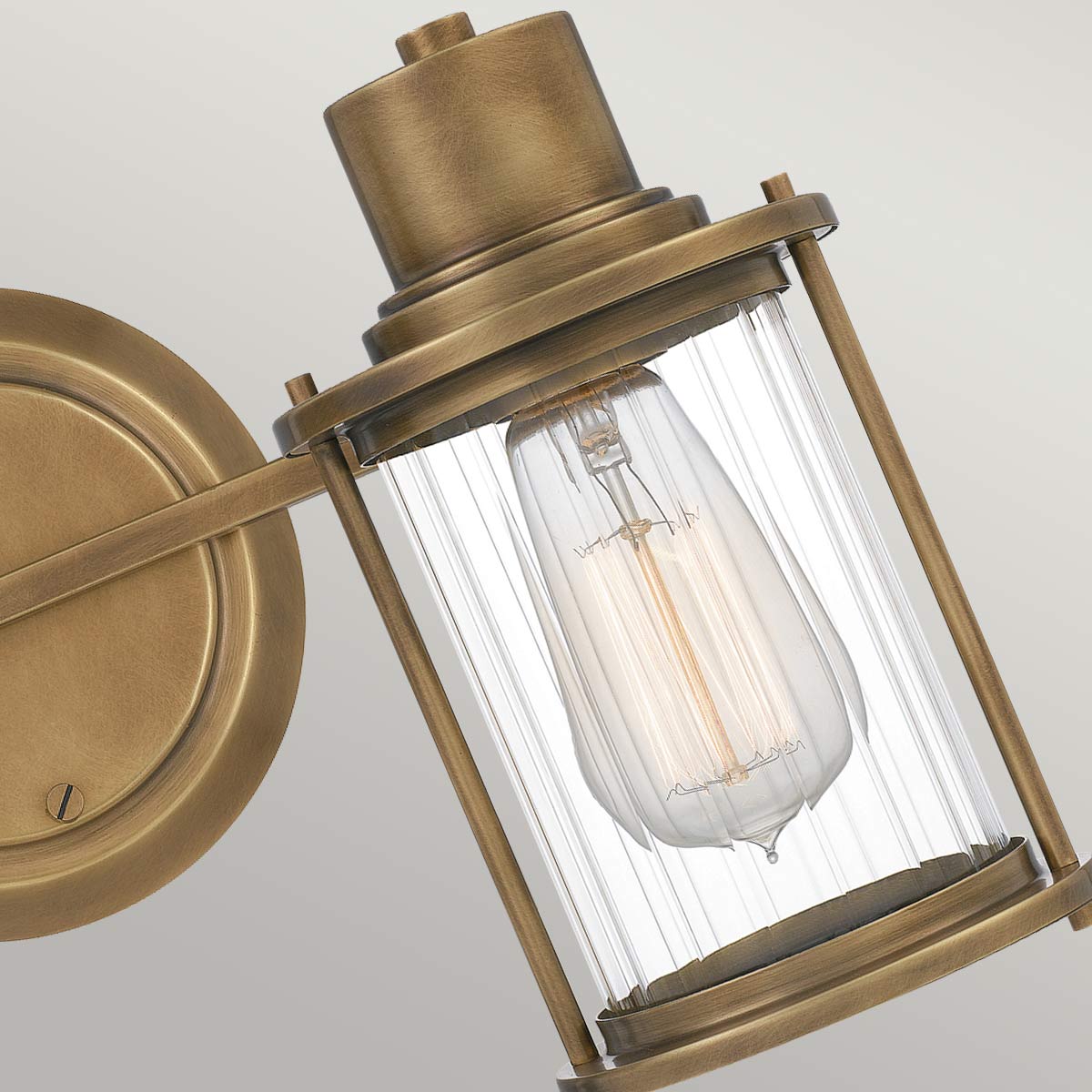 Riggs 38cm Laiton brut lampe de salle de bain De Elstead Lighting - Fabriqué en acier et doté d'une construction robuste, Riggs fournit un éclairage élégant et fonctionnel dans la maison.