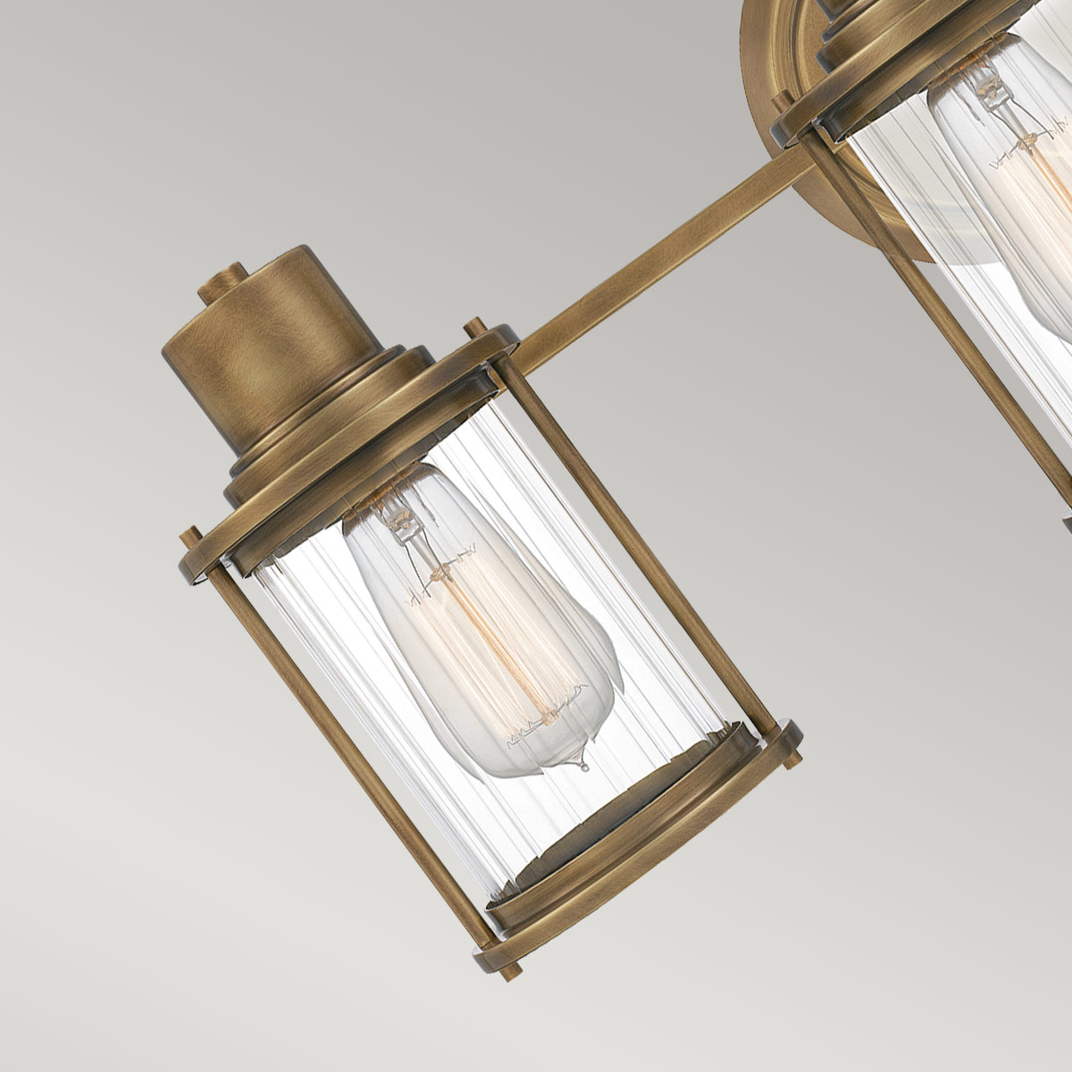 Riggs 56cm Laiton brut lampe de salle de bain De Elstead Lighting - Fabriqué en acier et doté d'une construction robuste, Riggs fournit un éclairage élégant et fonctionnel dans la maison.