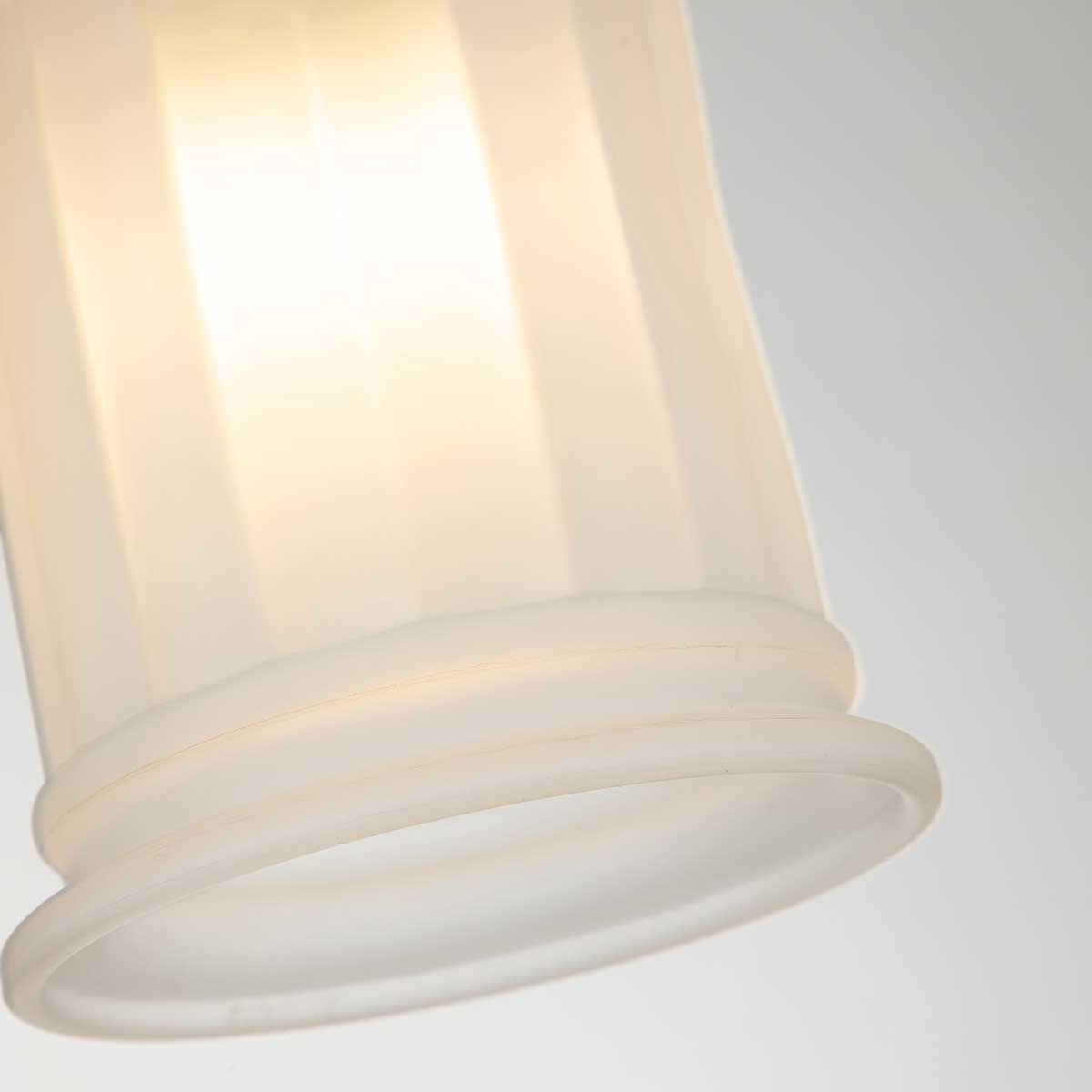 Swell Ø11 Laiton brossé lampe de salle de bain De Elstead Lighting - L'applique murale Swell en laiton brossé est un classique américain élégant en acier avec verre dépoli.