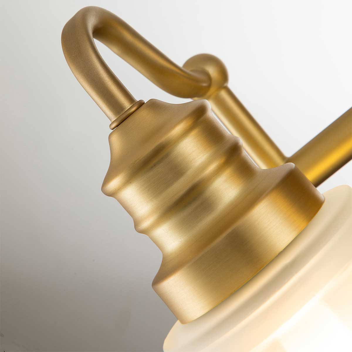 Swell 36cm Laiton brossé lampe de salle de bain De Elstead Lighting - La lampe a un design urbain et intemporel et, gr&acirc;ce &agrave; son indice de protection IP44, s'int&egrave;gre parfaitement dans les environnements de salle de bain.