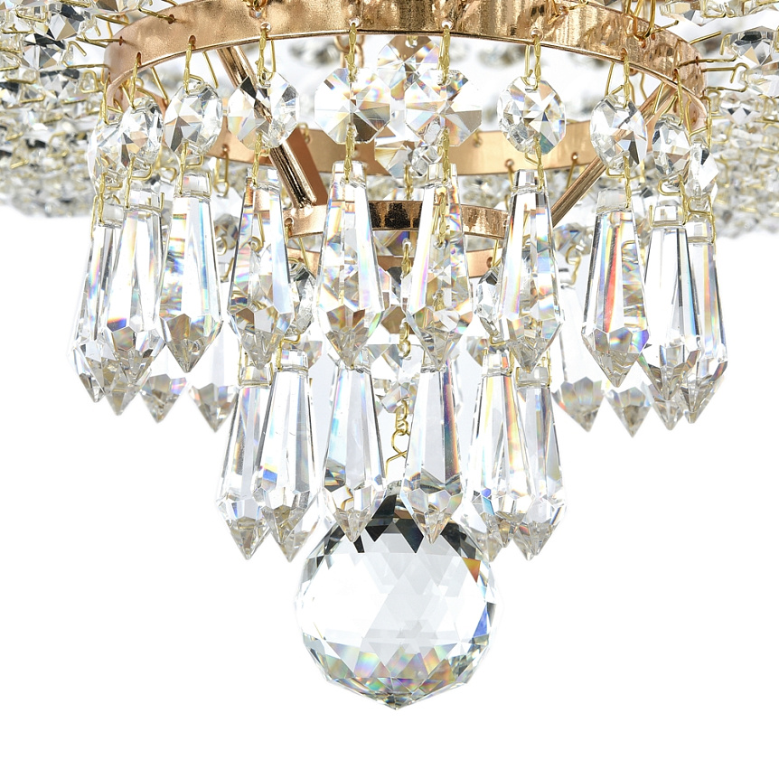 Palace Ø40 Or antique cristal De Maytoni - Les prismes scintillants refl&egrave;tent la lumi&egrave;re et cr&eacute;ent un jeu de lumi&egrave;re rayonnant qui conf&egrave;re &agrave; la pi&egrave;ce une atmosph&egrave;re luxueuse.