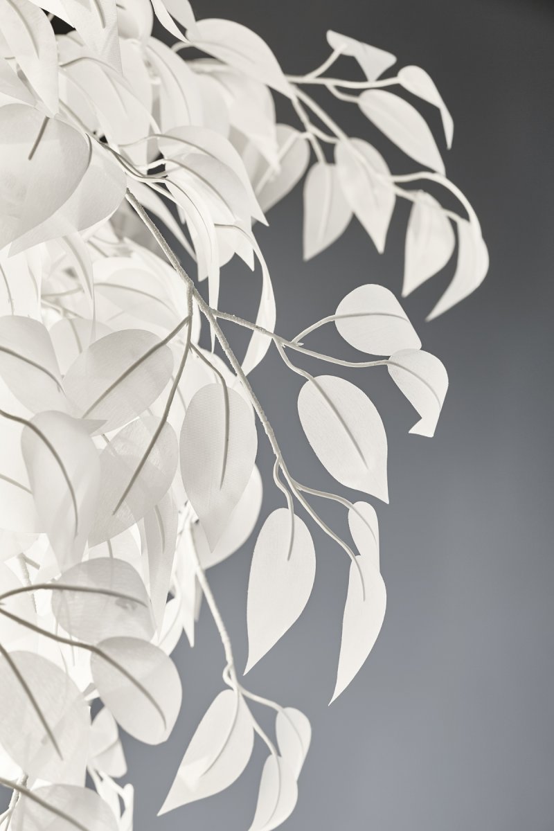 Leavy Blanc lampadaire De Trio Lighting - Le lampadaire Leavy est un &eacute;l&eacute;ment unique et impressionnant dans votre maison avec ses feuilles d&eacute;coratives en plastique qui lui conf&egrave;rent un style distinctif et enchanteur.