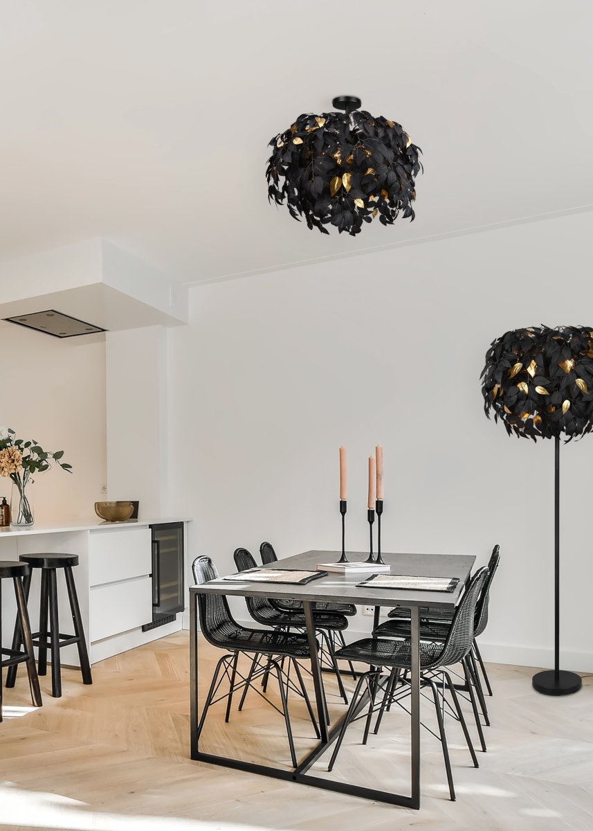 Leavy Noir lampadaire De Trio Lighting - Le lampadaire Leavy est un élément unique et impressionnant dans votre maison avec ses feuilles décoratives en plastique qui lui confèrent un style distinctif et enchanteur.