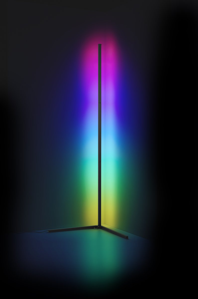 Level Noir lampadaire De Trio Lighting - Avec Sound Control, les LED RVB r&eacute;agissent au bruit ambiant et synchronisent les effets d'&eacute;clairage avec la musique, les films ou les jeux pour une exp&eacute;rience encore plus immersive.