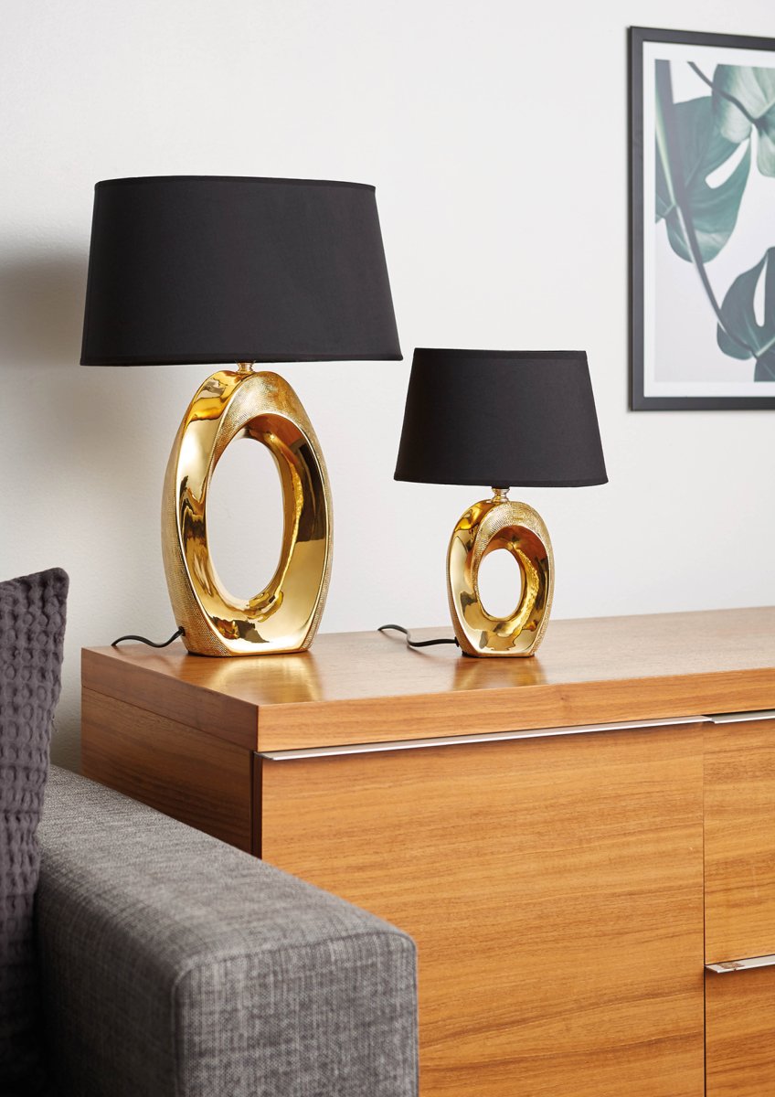 Taba 52cm Or lampe de table De Trio Lighting - La lampe de table en céramique TABA combine un design moderne avec des combinaisons de couleurs élégantes et devient un véritable joyau dans n'importe quelle pièce.