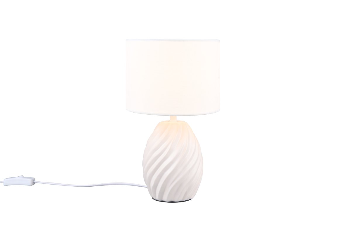 Melva 30cm Blanc lampe de table De Trio Lighting - Am&eacute;liorez votre int&eacute;rieur avec la lampe de table Melva &ndash; une combinaison parfaite de style et de fonctionnalit&eacute;.