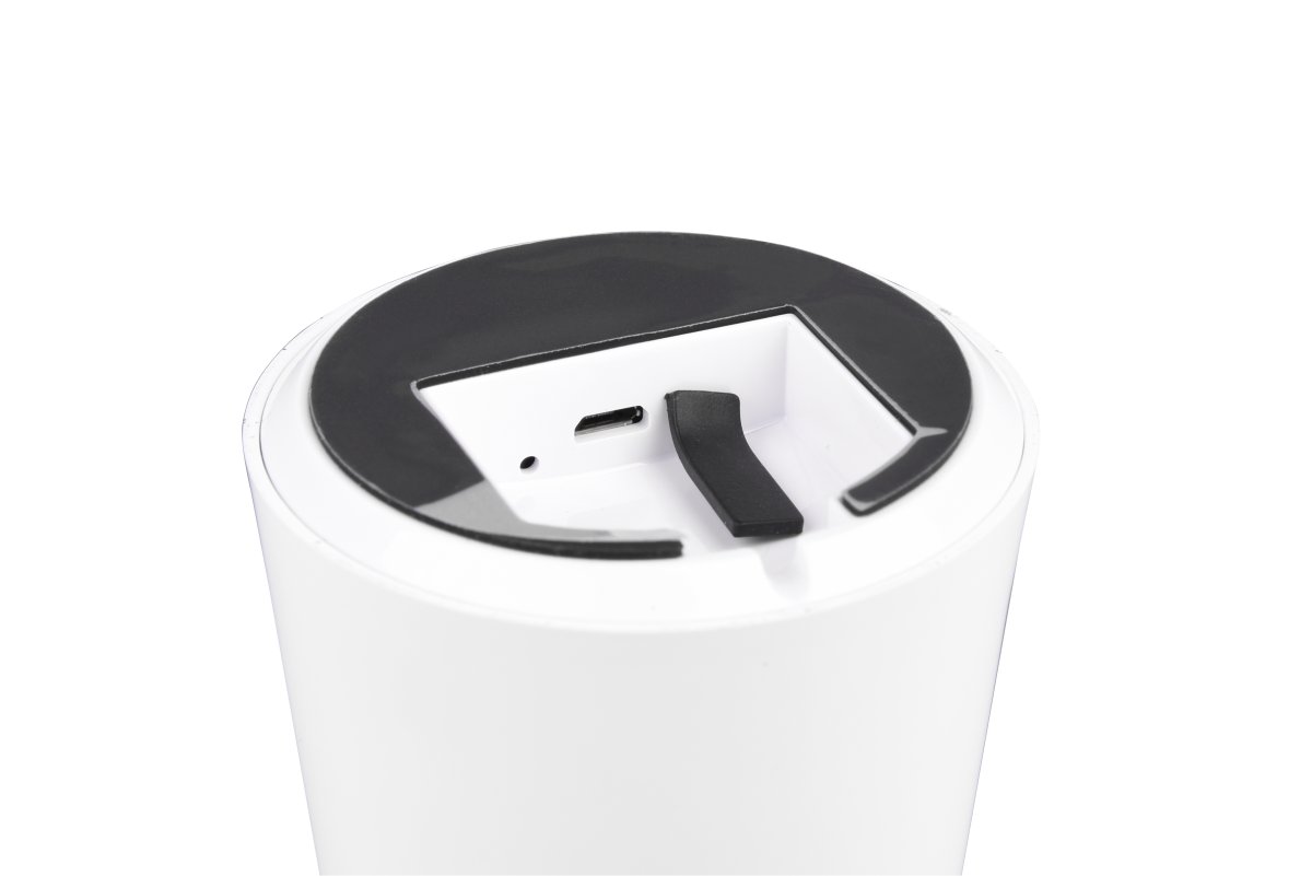 Lennon 22cm Blanc portable De Trio Lighting - La lampe de table Lennon allie un design &eacute;l&eacute;gant &agrave; une fonction pratique et est parfaite pour une utilisation int&eacute;rieure et ext&eacute;rieure.