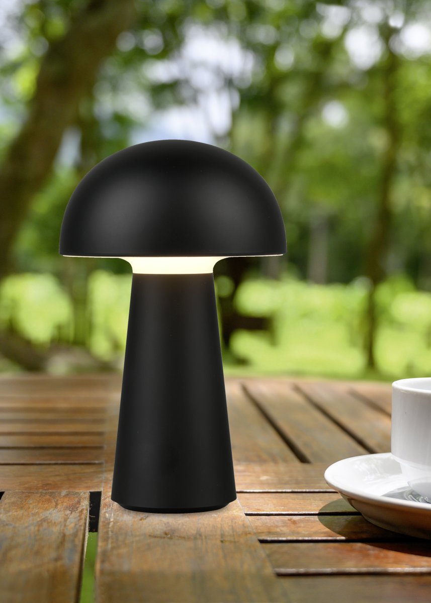 Lennon 22cm Noir portable De Trio Lighting - La lampe de table Lennon allie un design &eacute;l&eacute;gant &agrave; une fonction pratique et est parfaite pour une utilisation int&eacute;rieure et ext&eacute;rieure.