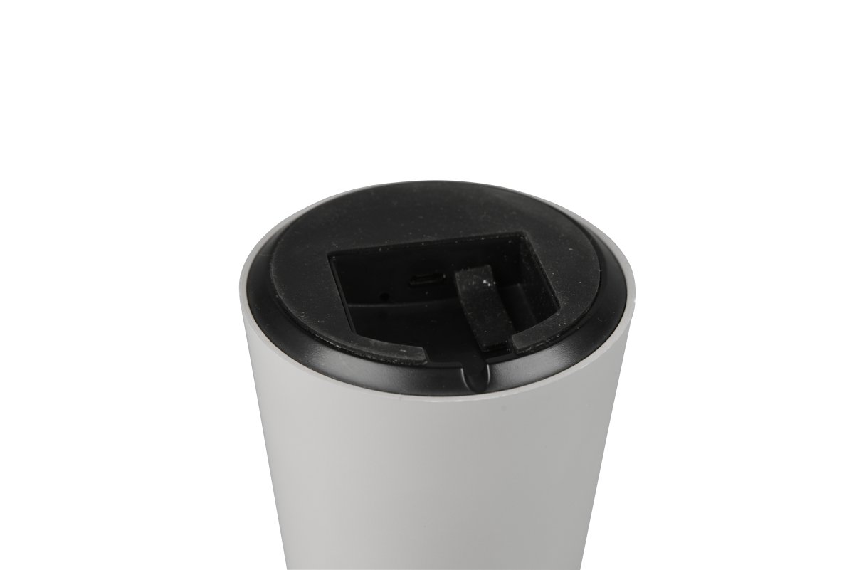 Lennon 22cm Gris portable De Trio Lighting - La lampe de table Lennon allie un design élégant à une fonction pratique et est parfaite pour une utilisation intérieure et extérieure.
