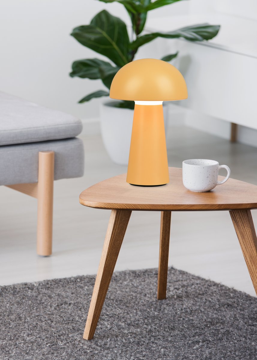 Lennon 22cm Or portable De Trio Lighting - La lampe de table Lennon allie un design élégant à une fonction pratique et est parfaite pour une utilisation intérieure et extérieure.