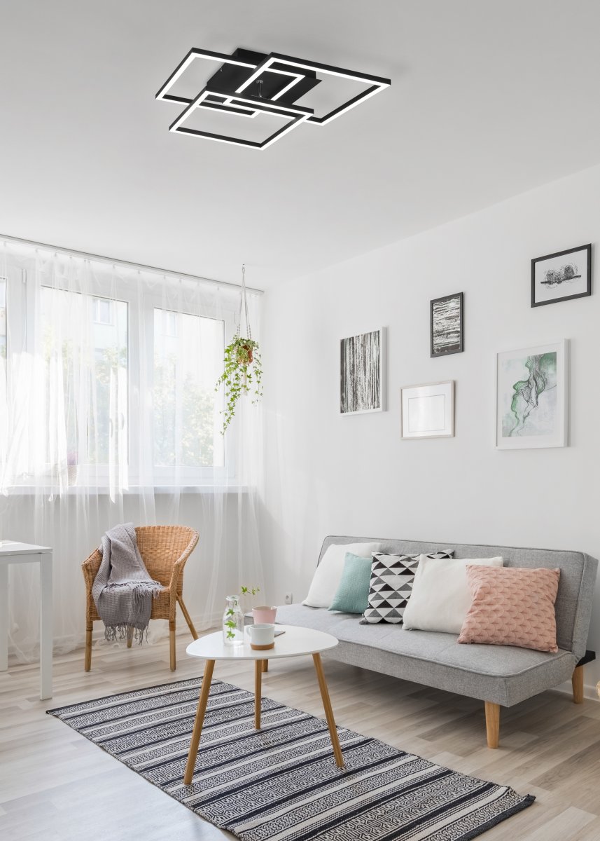 Mobile 42cm Noir plafonnier De Trio Lighting - Le design minimaliste en noir mat fait de cette lampe un élément de design d'intérieur polyvalent qui s'intègre dans de nombreux styles différents tout en offrant une élégance et une fonctionnalité modernes.