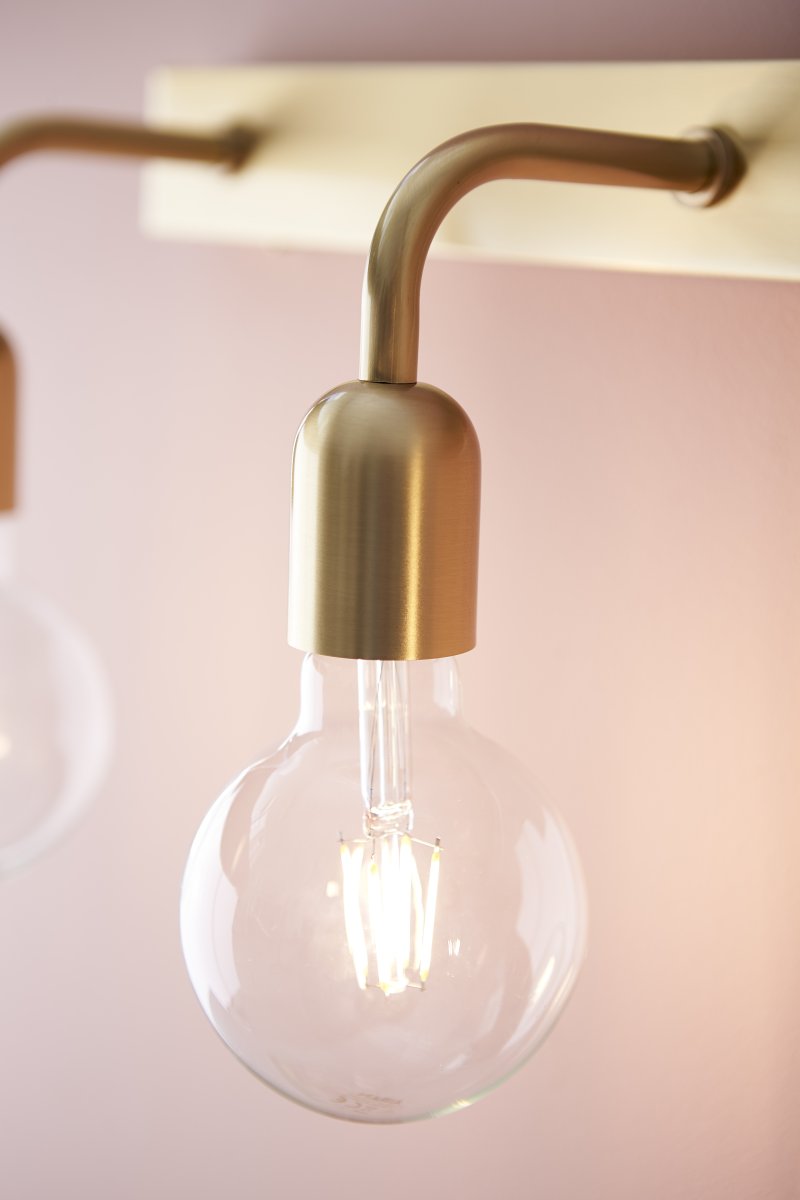 Regal Laiton brossé lampe de salle de bain De Belid - Cette lampe est id&eacute;ale pour &eacute;clairer un couloir, une chambre ou au-dessus du miroir de la salle de bain.