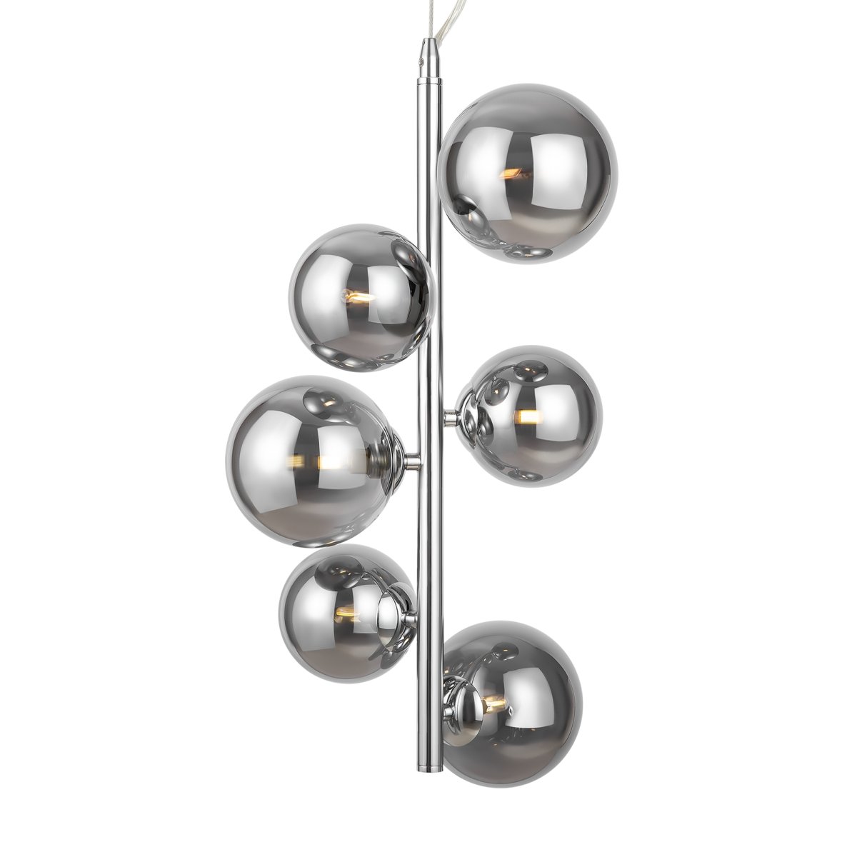 Dallas Ø30 Chrome suspension De Maytoni - Sa structure métallique sophistiquée, associée à ses globes en verre fumé, en fait un véritable accroche-regard et s'intègre parfaitement aux petits espaces comme les salons ou les salles à manger.