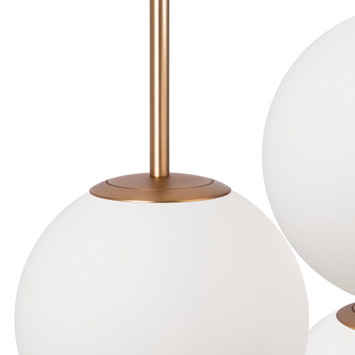 Basic form Ø40 Or suspension De Maytoni - La conception suspendue de la lampe fournit une lumière douce et uniforme qui améliore l'atmosphère et crée une ambiance agréable.
