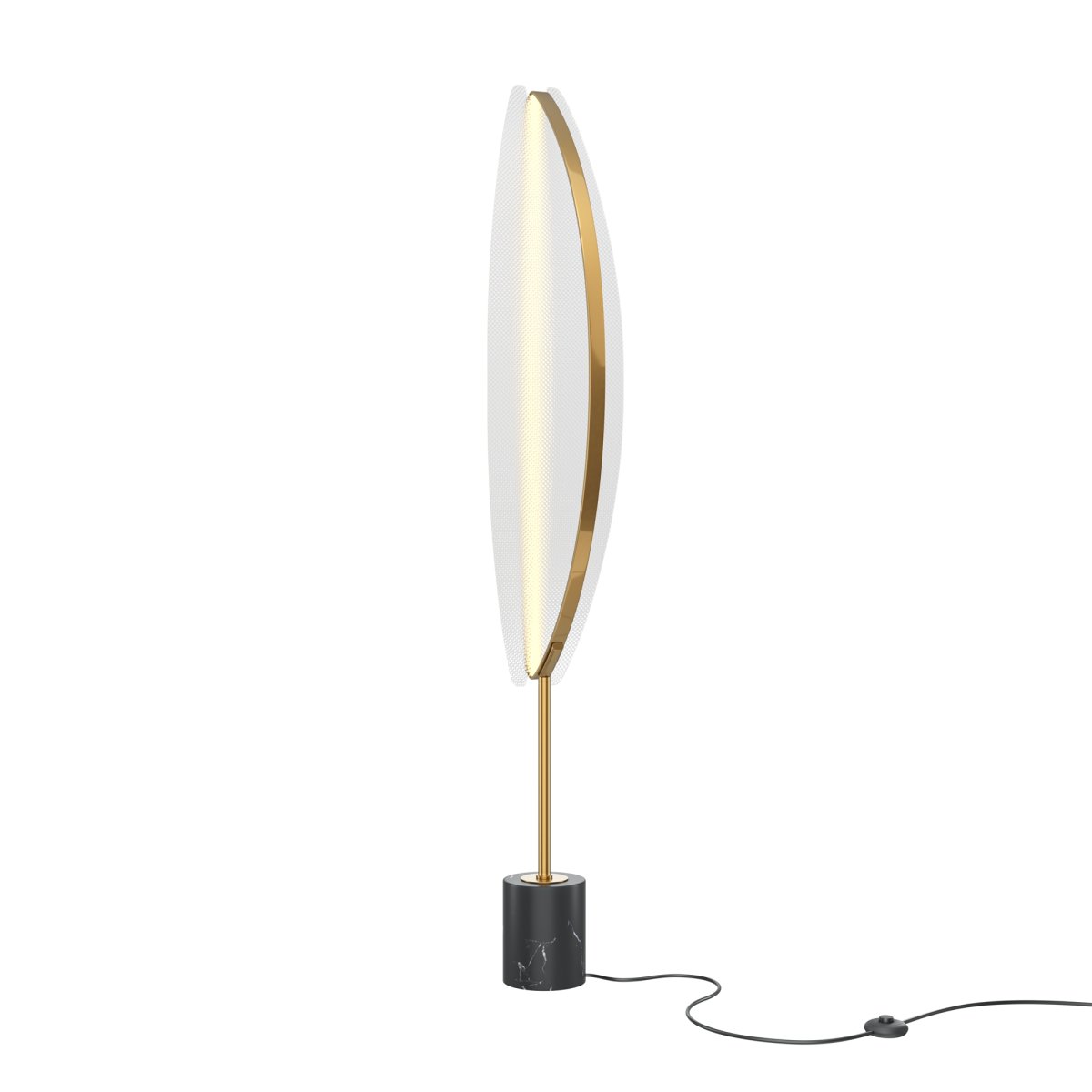 Breeze Laiton lampadaire De Maytoni - L'abat-jour fin et ovale associé à un support doré et à une base en marbre foncé crée un équilibre harmonieux entre luxe et minimalisme.