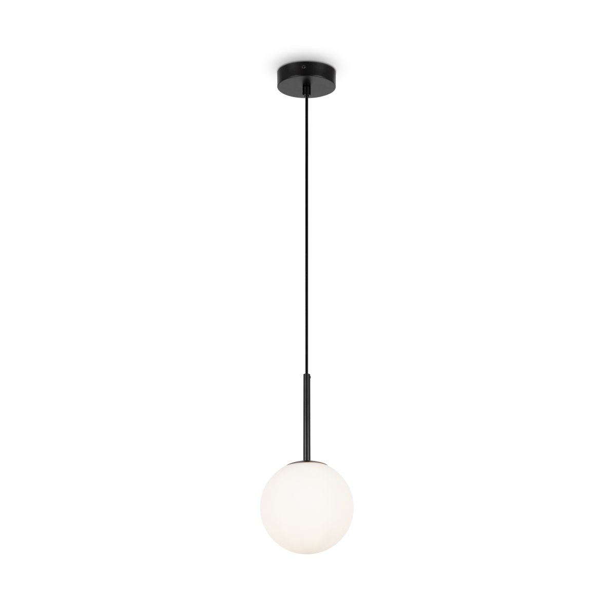 Basic form Ø15 Noir suspension De Maytoni - Avec son globe en verre opale doux et son boîtier métallique fin en finition noire, la lampe offre une lumière belle et agréable qui s'intègre parfaitement dans les styles d'intérieur modernes et classiques.